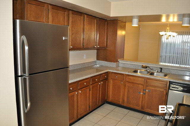 6701 Dickens Ferry Road, Unit 72 Mobile, AL 36608 - Photo 3 of 20 Kitchen