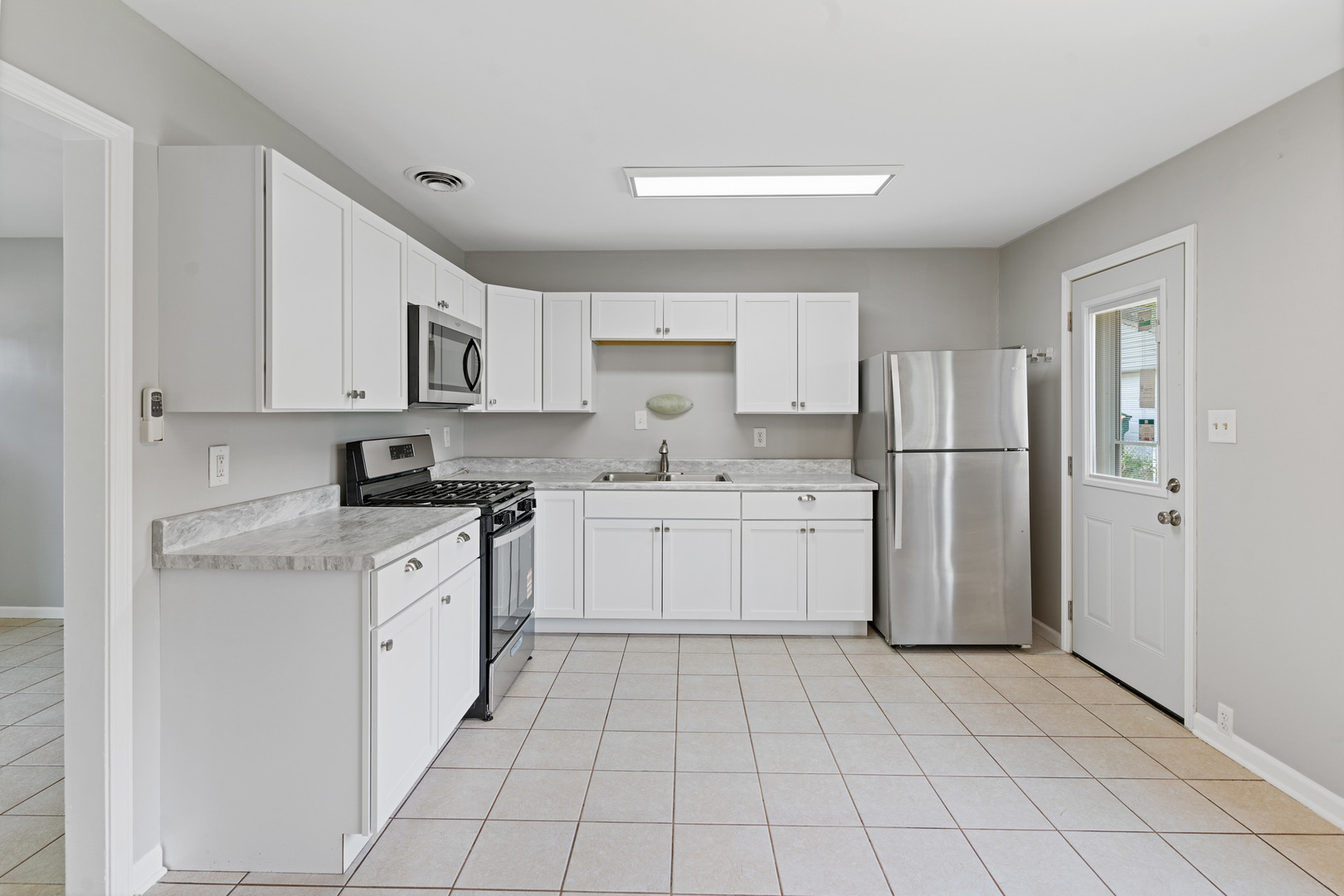 302 Healy Avenue Romeoville, IL 60446 - Photo 9 of 21 Gallery Image 9