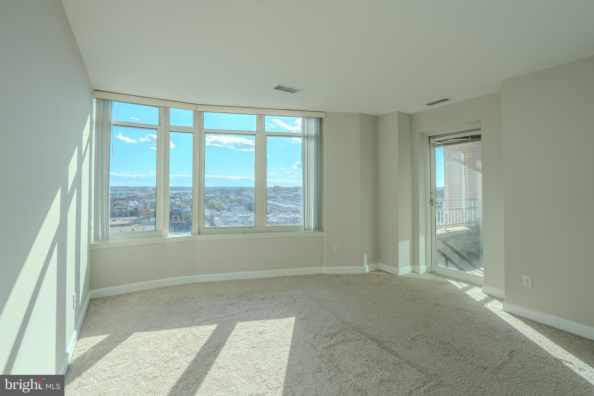 100 Harborview Drive, Unit 1208 Baltimore, MD 21230 - Photo 27 of 36 a view of an empty room with a window