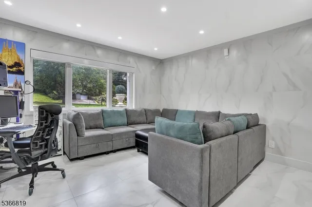 $935,000 | 85 Passaic County 612, Little Falls, NJ 07424