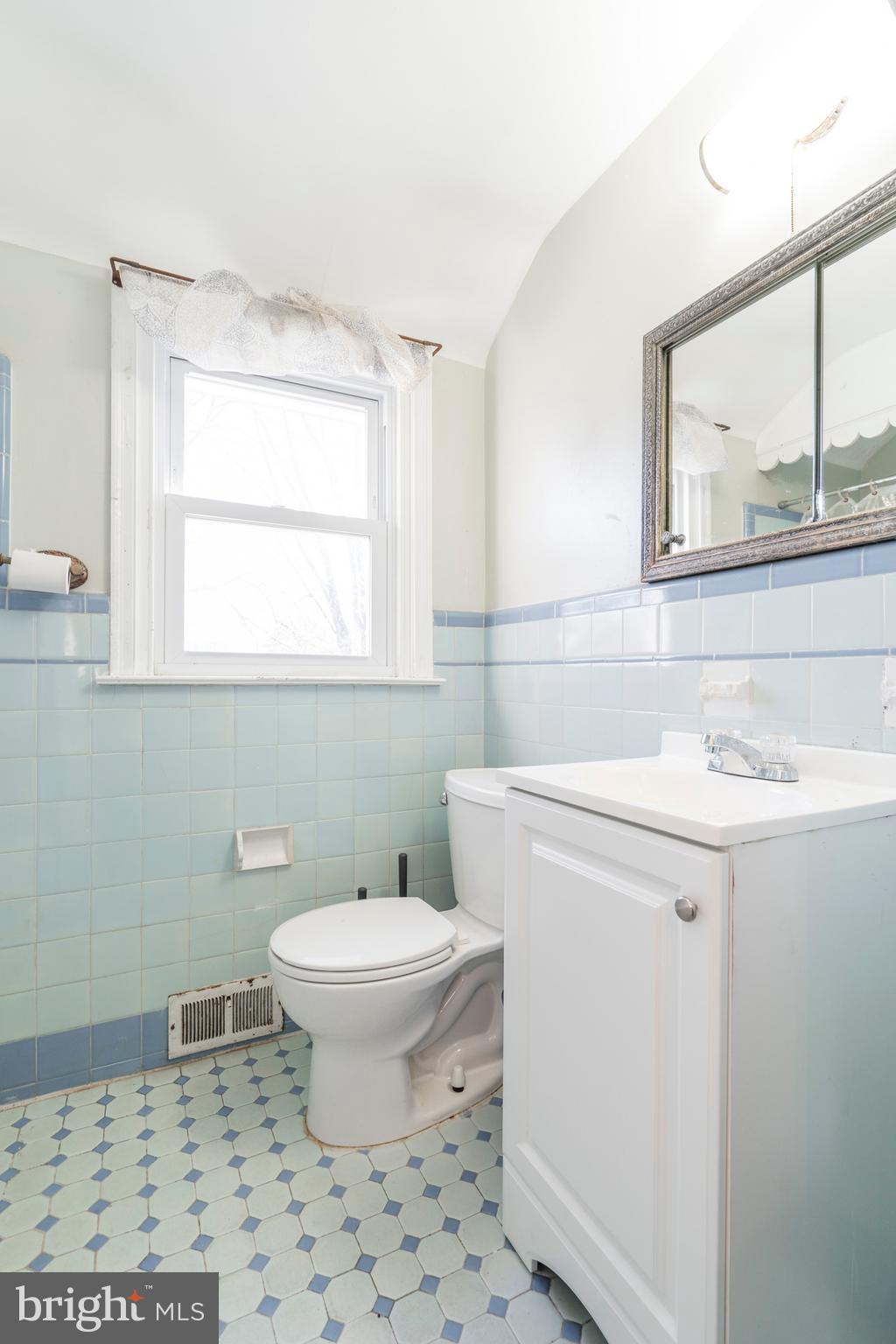 7611 Oak Lane Road Cheltenham, PA 19012 - Photo 19 of 33 Bathroom 1