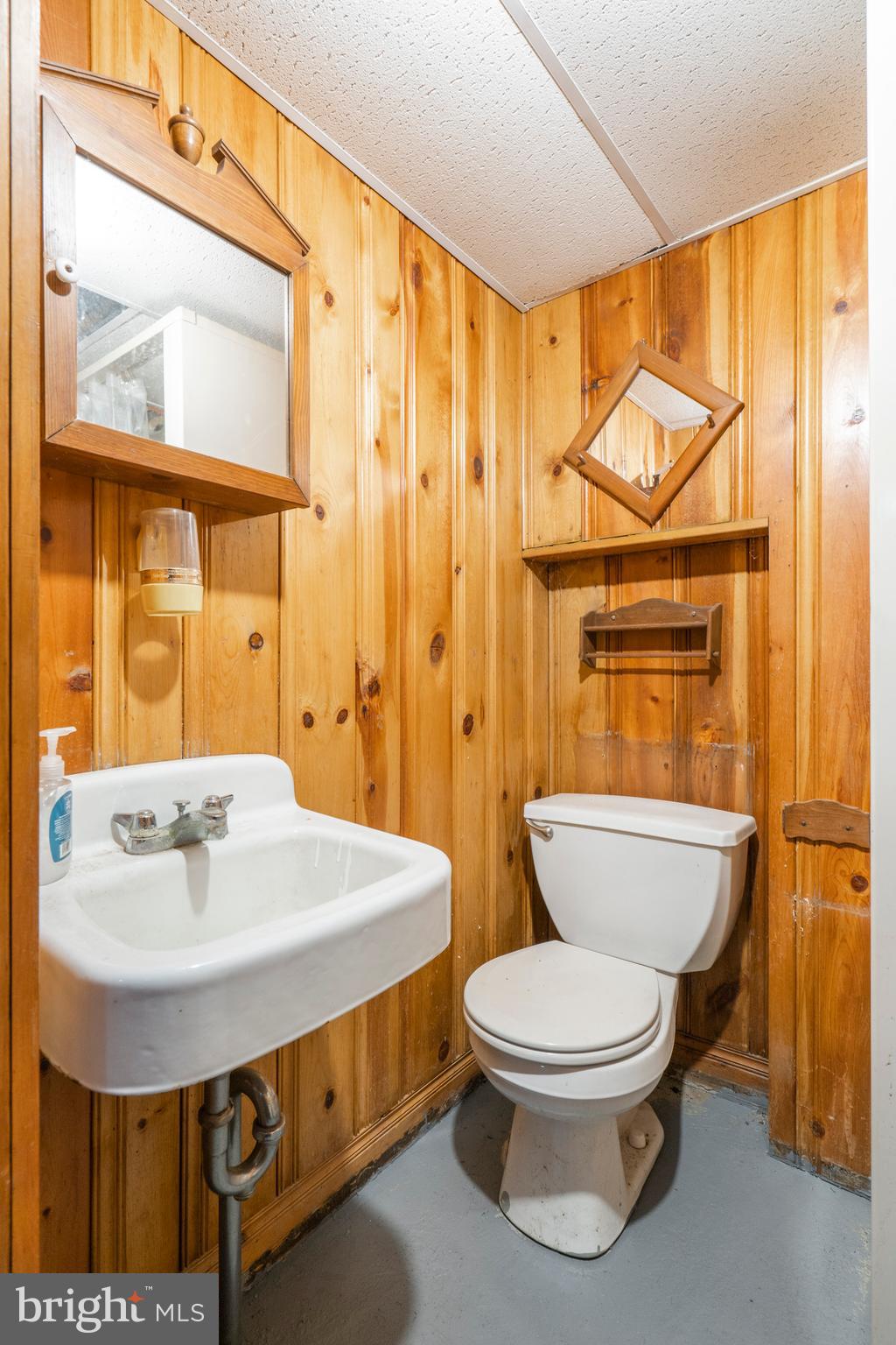 7611 Oak Lane Road Cheltenham, PA 19012 - Photo 21 of 33 Bathroom 2