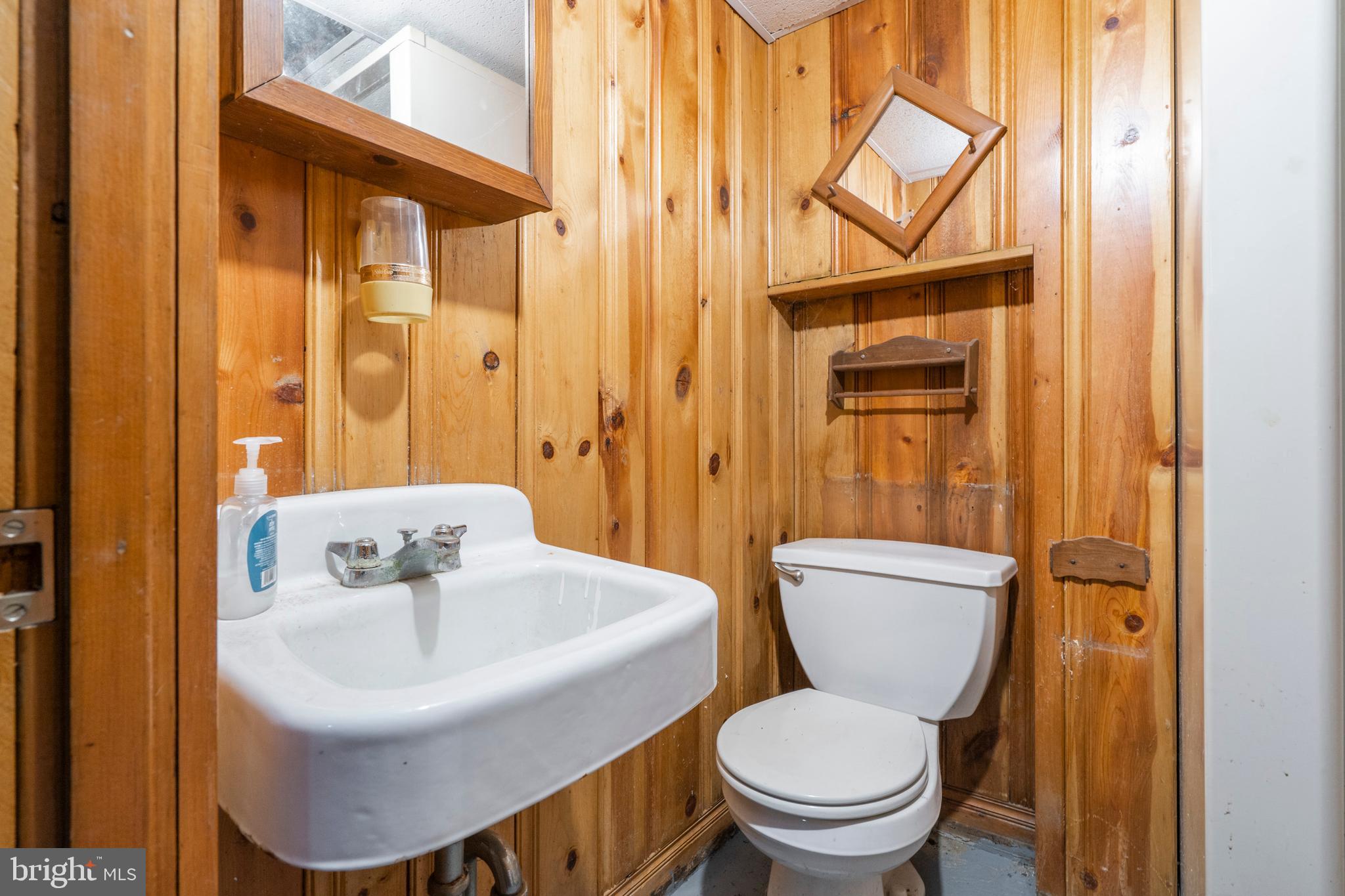 7611 Oak Lane Road Cheltenham, PA 19012 - Photo 22 of 33 Bathroom 2