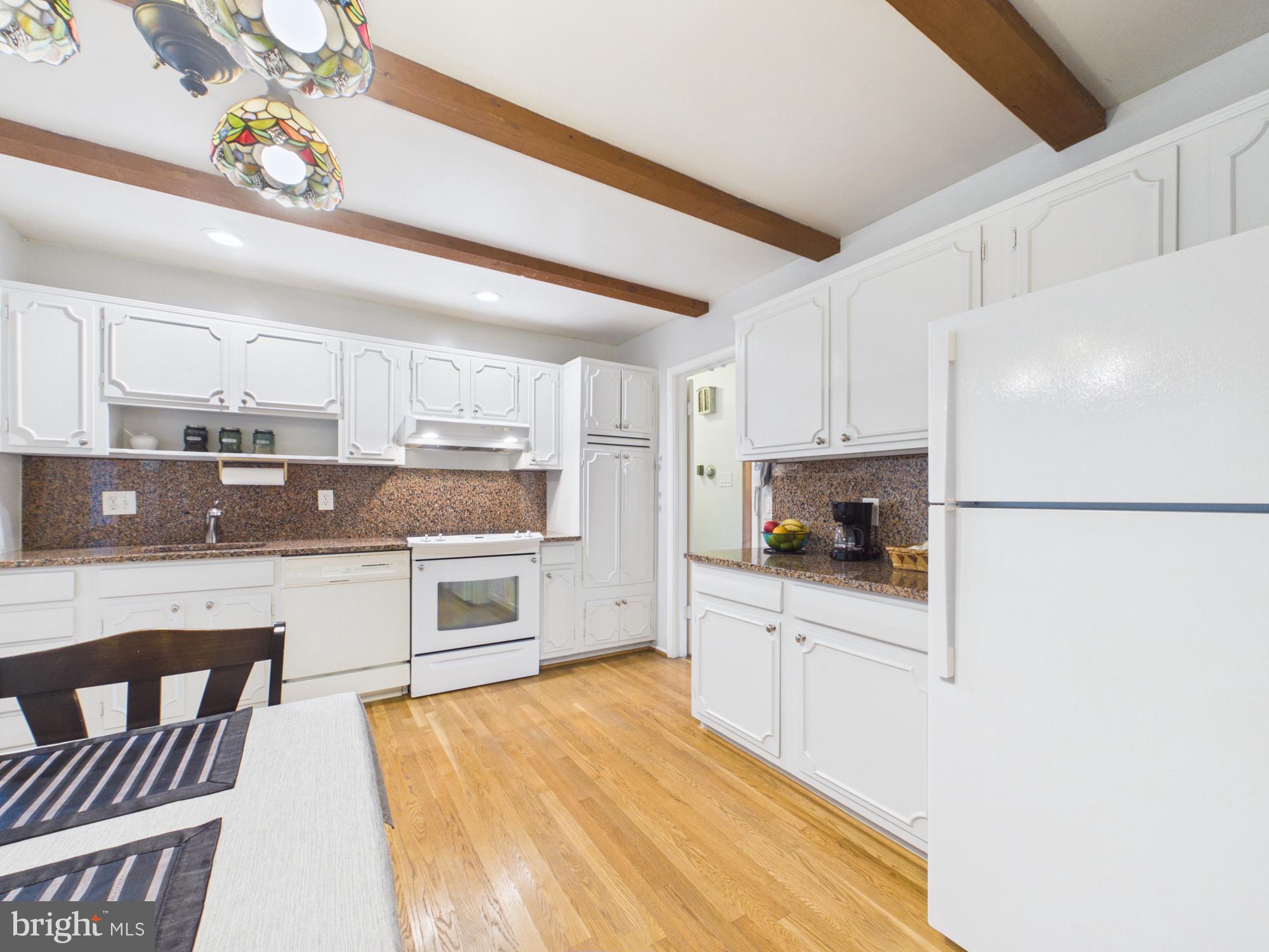 8714 Old Courthouse Road Vienna, VA 22182 - Photo 11 of 39 Gallery Image 11