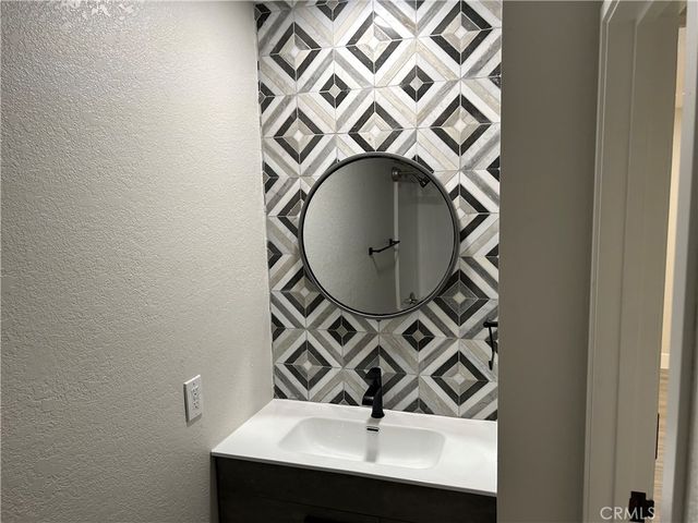 $1,595 | 2801 Los Felices Circle East, Unit D117, Palm Springs, CA 92262