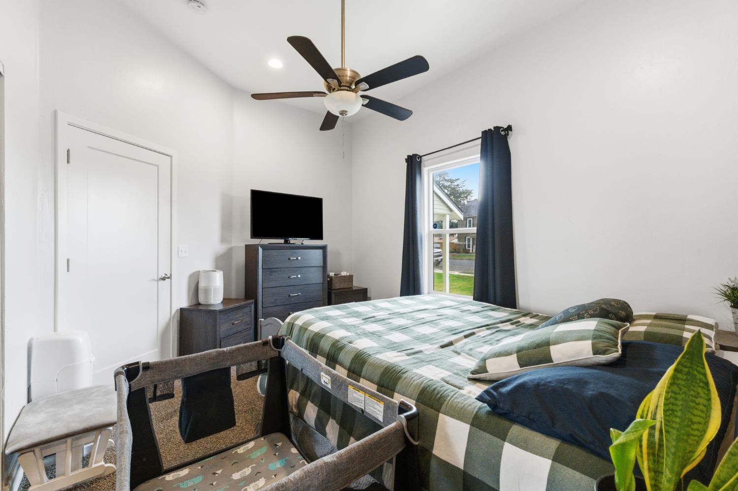 1044 K Street Reedley, CA 93654 - Photo 23 of 29