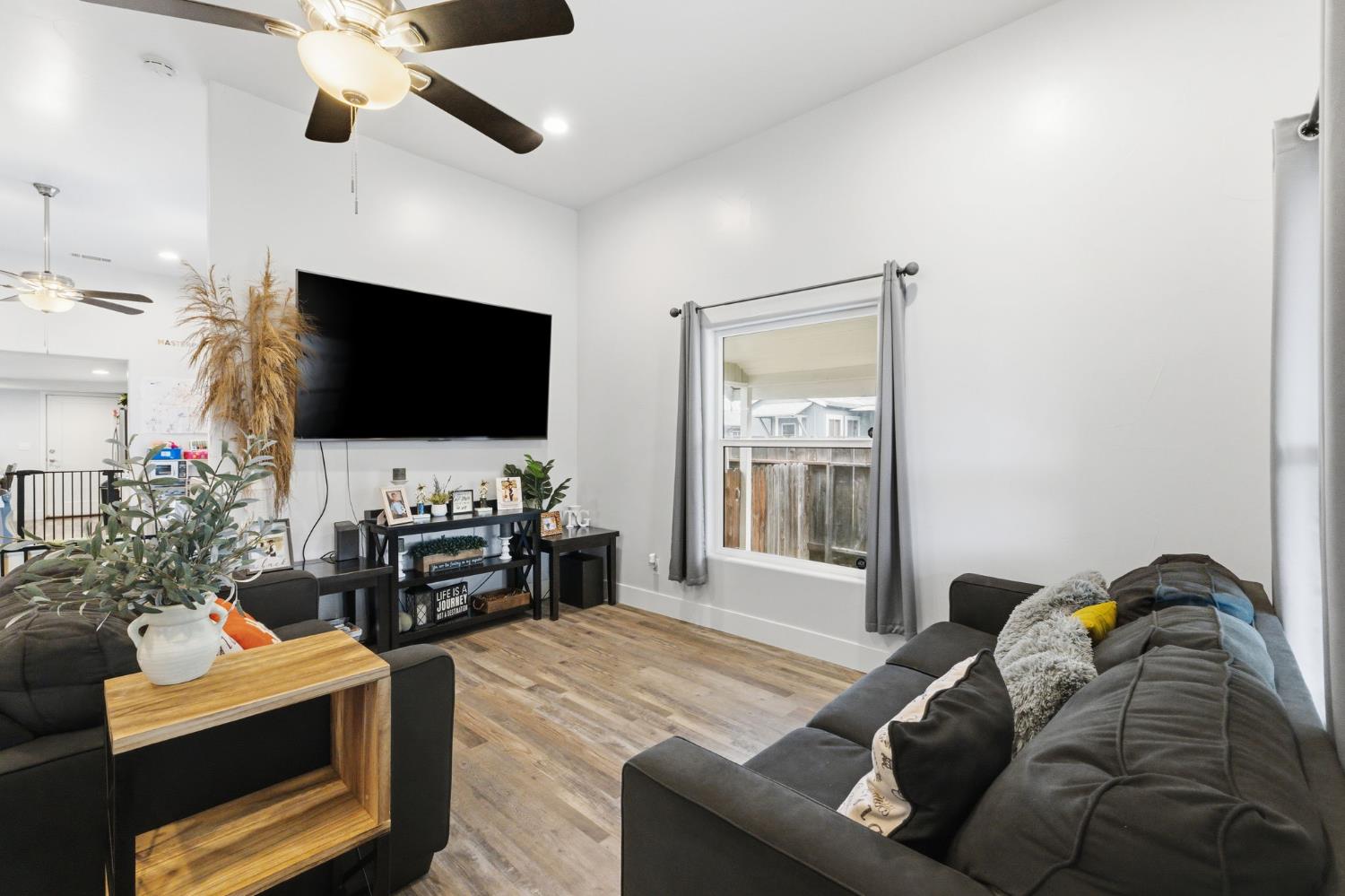 1044 K Street Reedley, CA 93654 - Photo 6 of 29