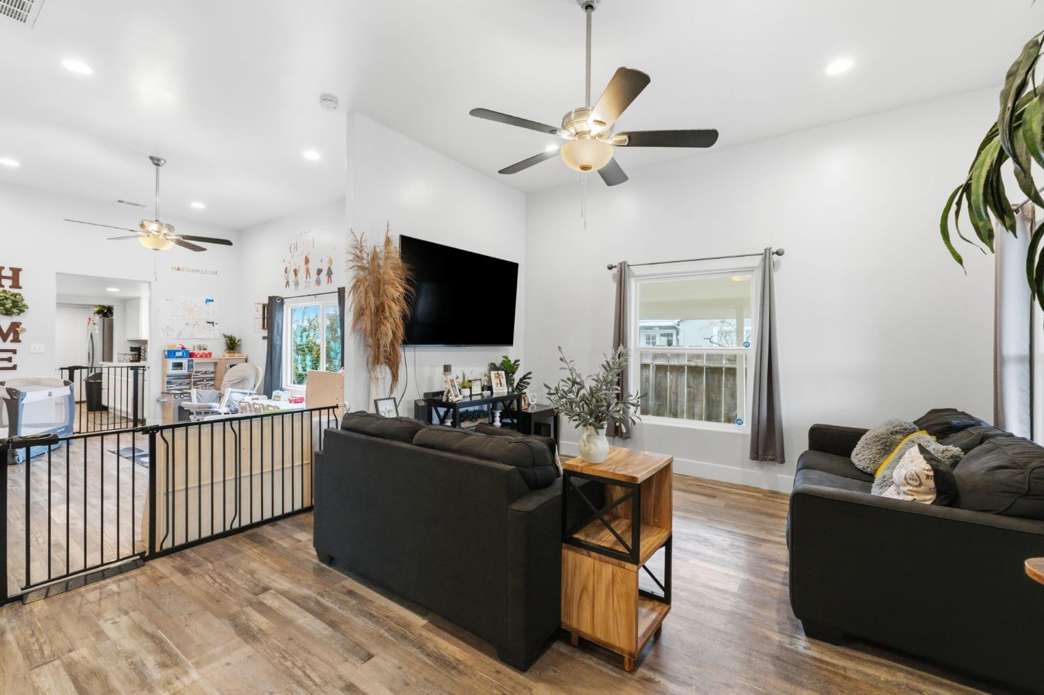 1044 K Street Reedley, CA 93654 - Photo 7 of 29