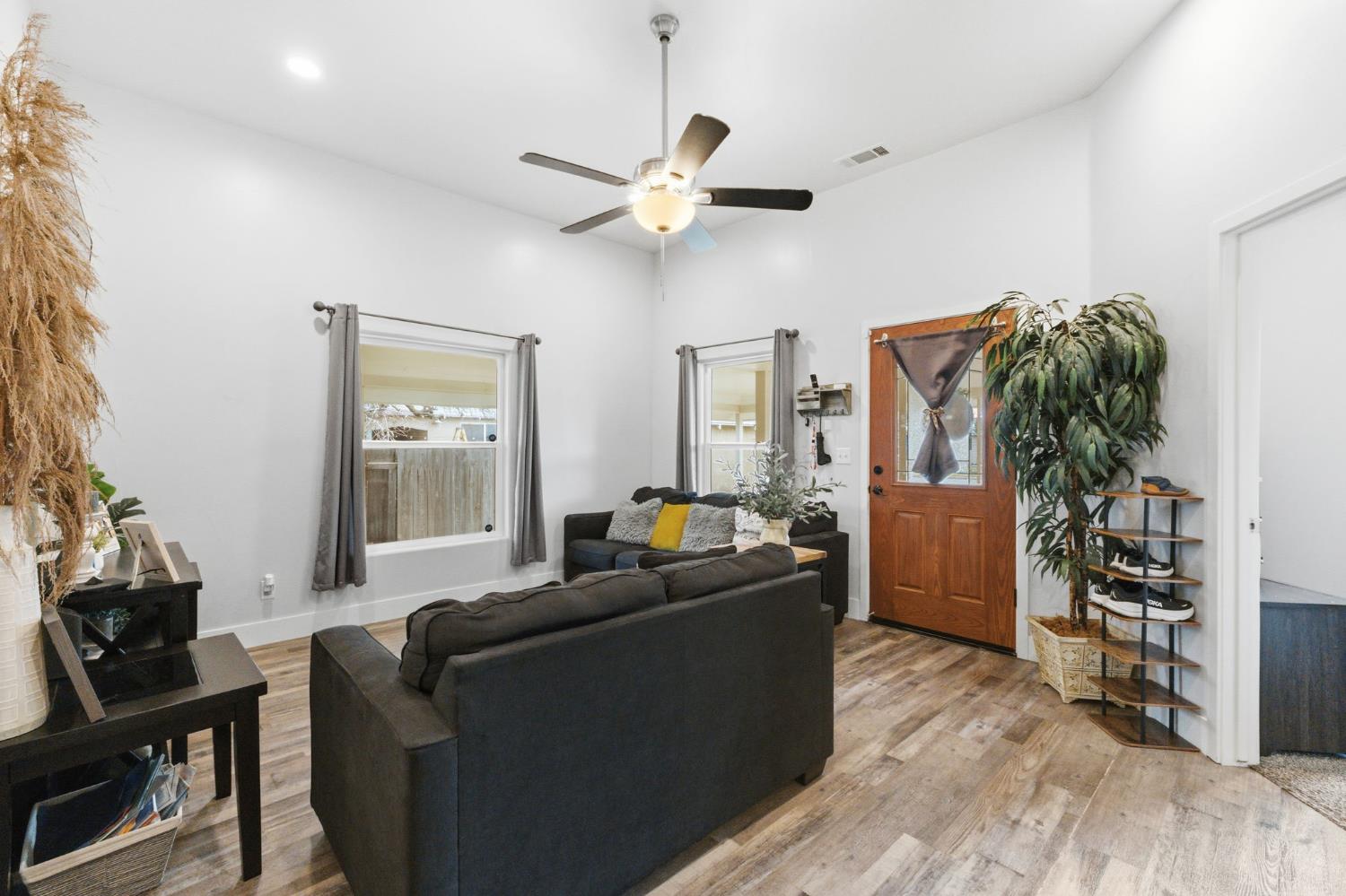 1044 K Street Reedley, CA 93654 - Photo 8 of 29