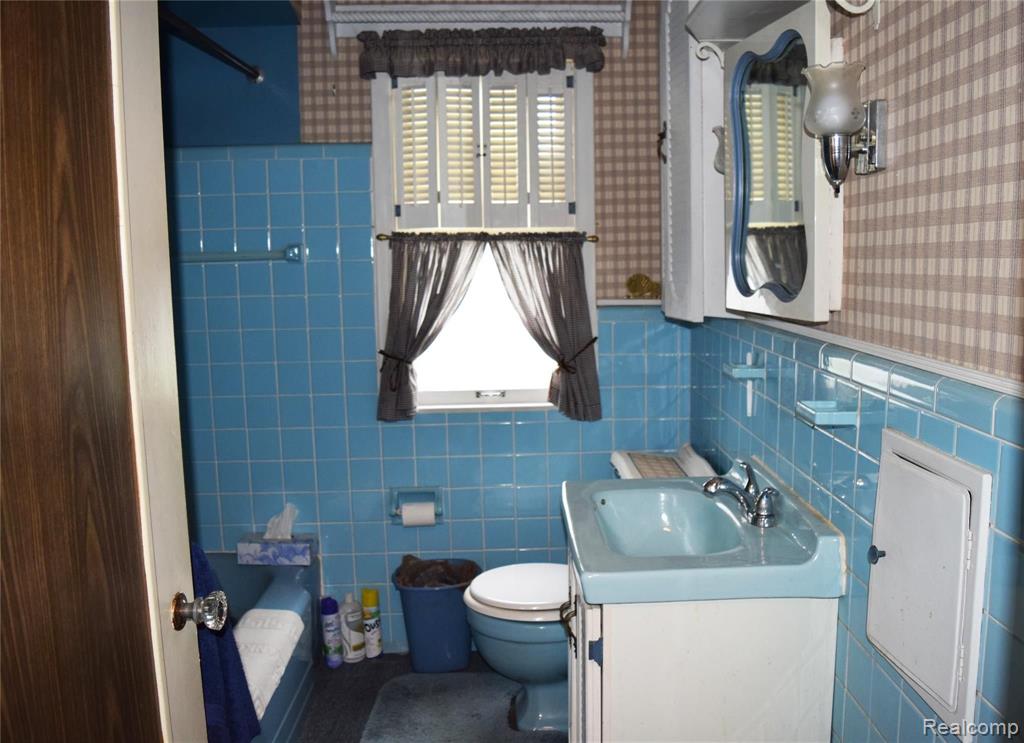 8442 Burt Road Detroit, MI 48228 - Photo 6 of 14