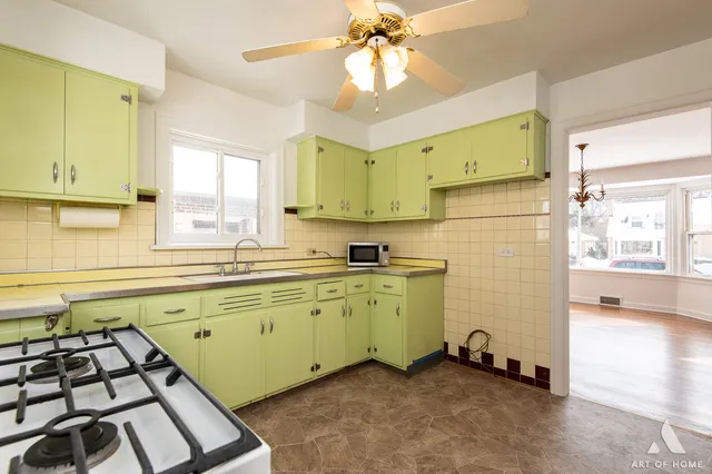 $597,000 | 6908 North Mendota Avenue, Chicago, IL 60646