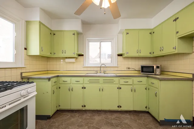 $597,000 | 6908 North Mendota Avenue, Chicago, IL 60646