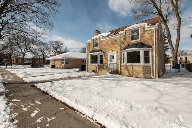 $597,000 | 6908 North Mendota Avenue, Chicago, IL 60646
