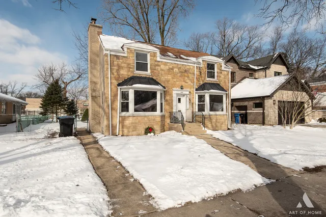 $597,000 | 6908 North Mendota Avenue, Chicago, IL 60646