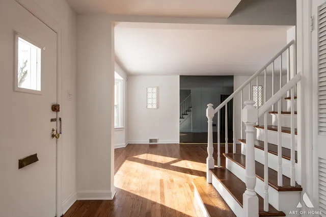 $597,000 | 6908 North Mendota Avenue, Chicago, IL 60646