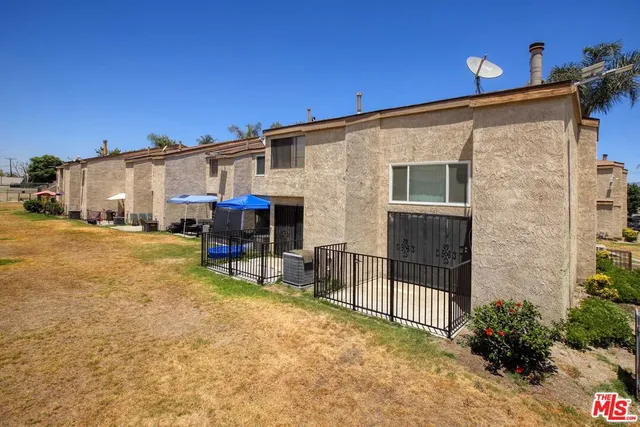 a view of a house with backyard and sitting area
