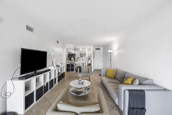 $2,650 | 2600 Greenwood Terrace, Unit 107, Boca Raton, FL 33431