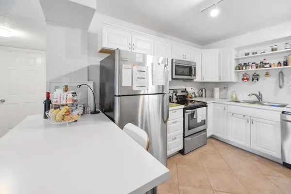 $2,650 | 2600 Greenwood Terrace, Unit 107, Boca Raton, FL 33431