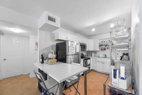 $2,650 | 2600 Greenwood Terrace, Unit 107, Boca Raton, FL 33431