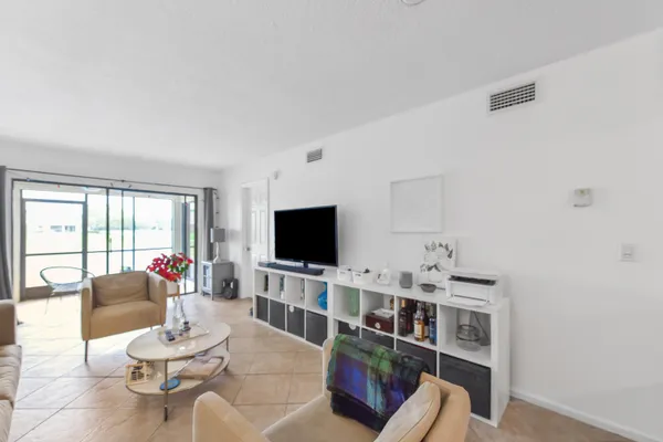 $2,650 | 2600 Greenwood Terrace, Unit 107, Boca Raton, FL 33431