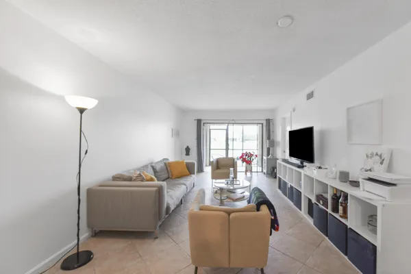 $2,650 | 2600 Greenwood Terrace, Unit 107, Boca Raton, FL 33431
