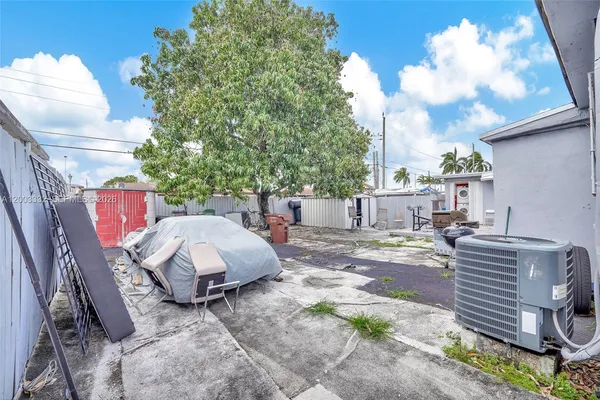 $649,000 | 2650 West 8th Avenue, Hialeah, FL 33010