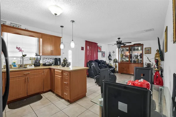 $649,000 | 2650 West 8th Avenue, Hialeah, FL 33010