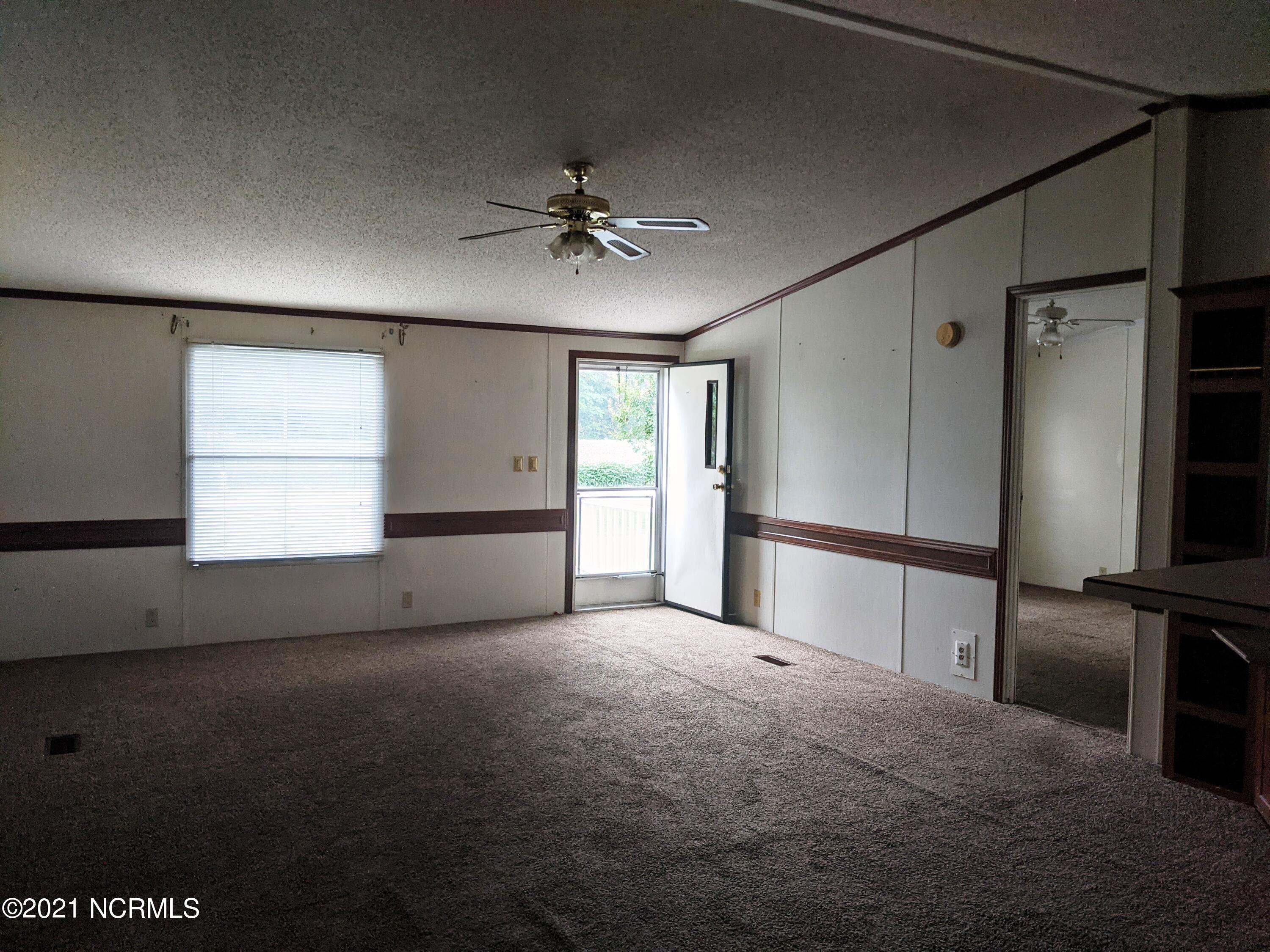 3913 Weaver Road Wilson, NC 27893 - Photo 2 of 10 Living Room
