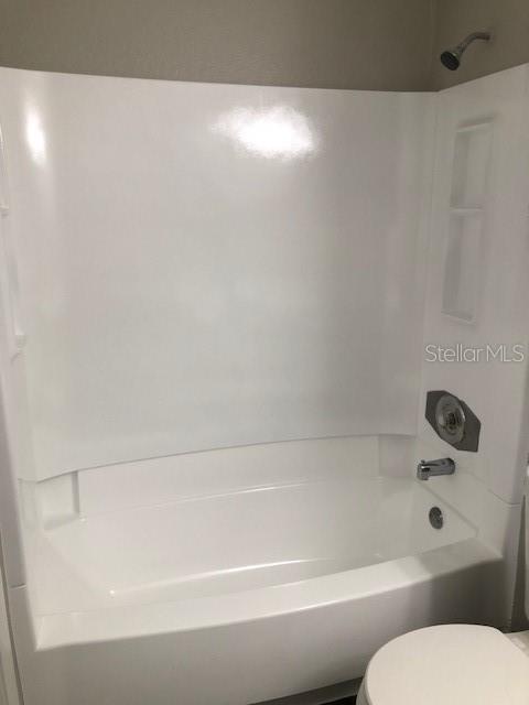 957 Salt Pond Place, Unit 101 Altamonte Springs, FL 32714 - Photo 19 of 20 a bathroom with a toilet and a bathtub