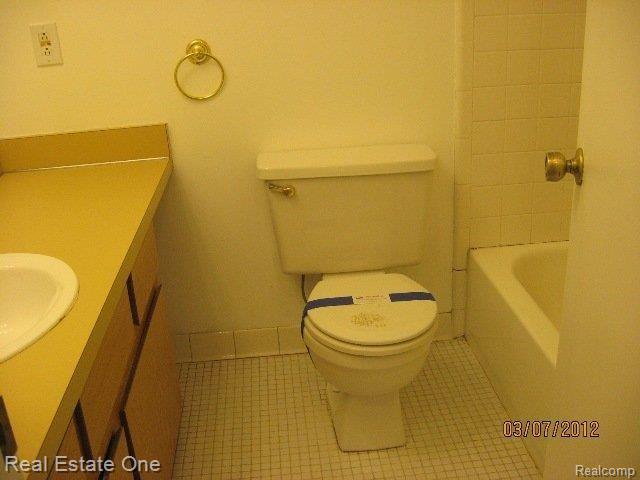 42464 Saratoga Road Canton, MI 48187 - Photo 3 of 9 Bath.JPG