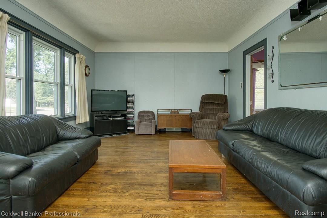 145 Highland Avenue Rochester, MI 48307 - Photo 8 of 23 145-Highland-007.jpg