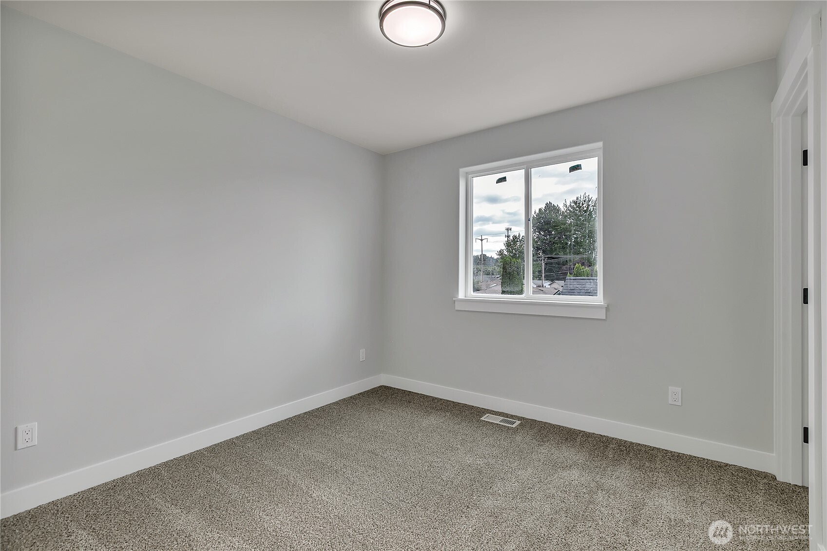 608 B Deeded Street Orting, WA 98360 - Photo 20 of 26 an empty room with a window