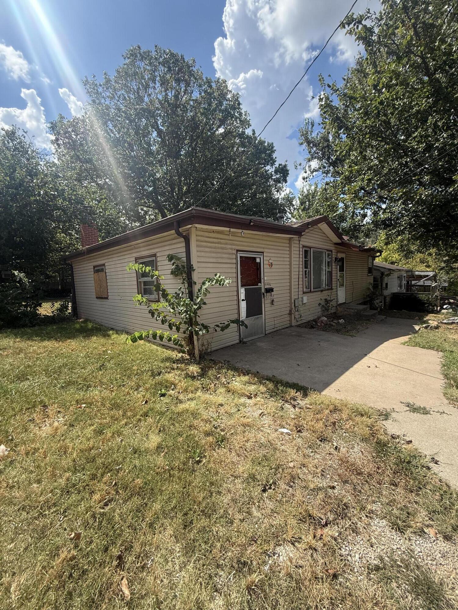 1306 West Talmage Street Springfield, MO 65803 - Photo 1 of 4 IMG_5768