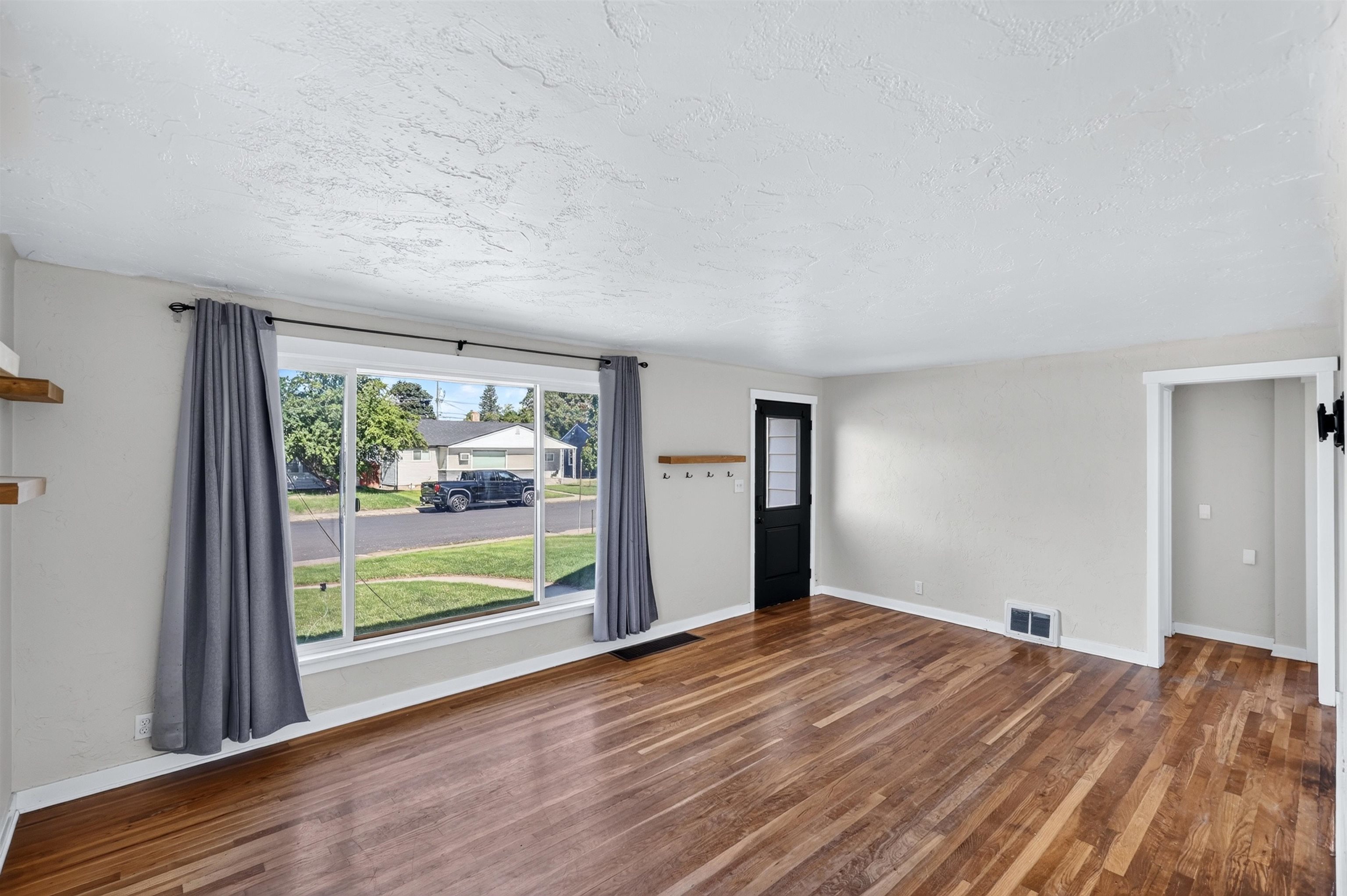 5104 North Elgin Street Spokane, WA 99205 - Photo 6 of 37