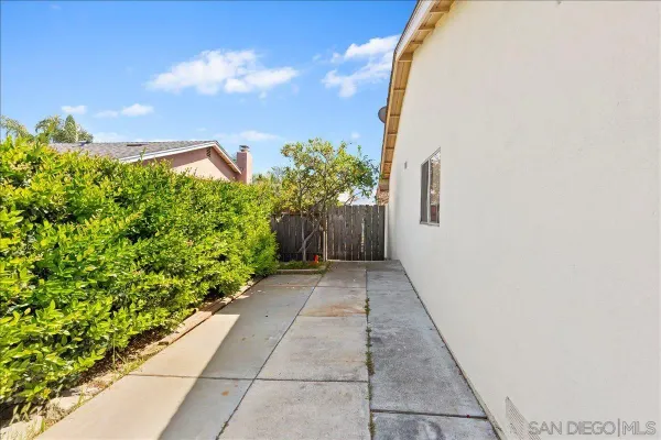 a view of a backyard with pathway