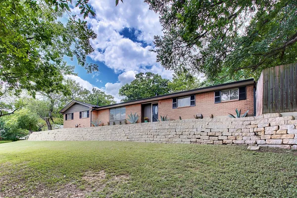 $2,850 | 1304 Loma Drive, Austin, TX 78741