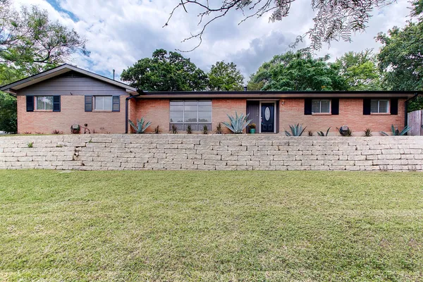 $2,850 | 1304 Loma Drive, Austin, TX 78741
