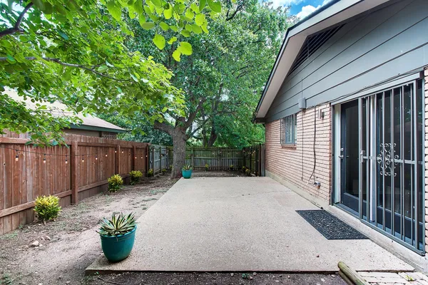 $2,850 | 1304 Loma Drive, Austin, TX 78741