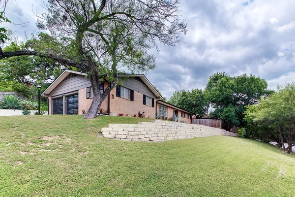 $2,850 | 1304 Loma Drive, Austin, TX 78741