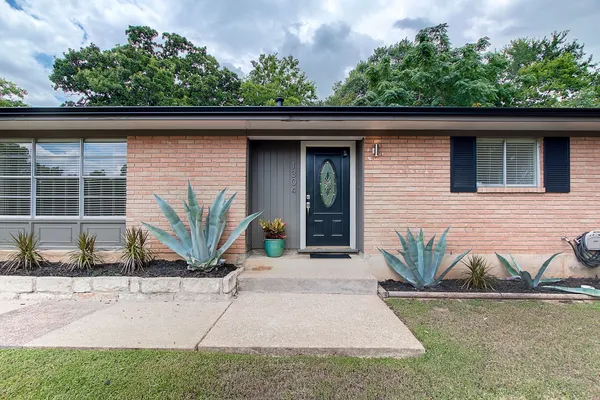 $2,850 | 1304 Loma Drive, Austin, TX 78741