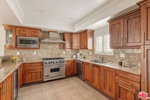 $1,298,000 | 1878 Greenfield Avenue, Unit PH1, Los Angeles, CA 90025