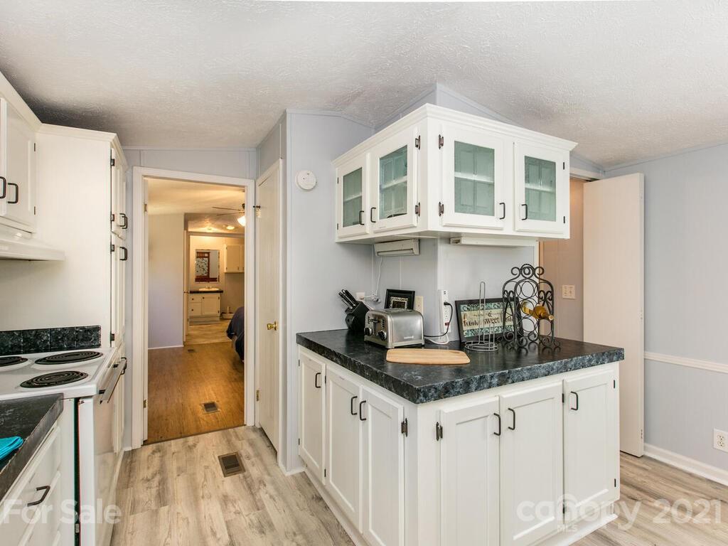 152 Whitaker Road Fairview, NC 28730 - Photo 14 of 34 Gallery Image 14