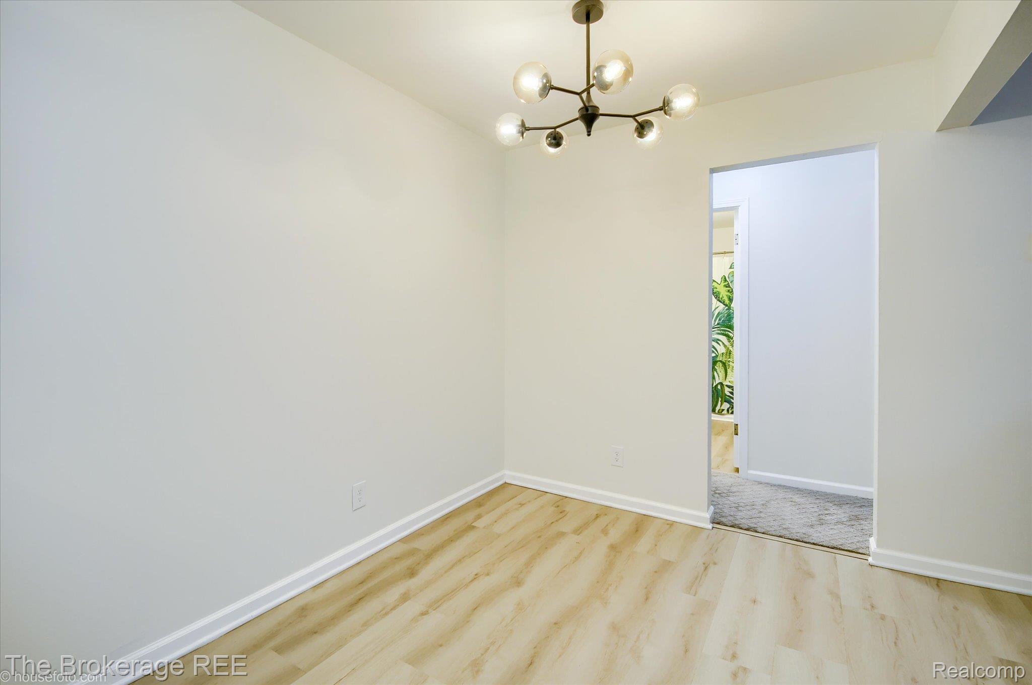 810 Plate Street, Unit 103 Rochester, MI 48307 - Photo 11 of 30 14-Housefoto_3009224-HDR(5).jpg