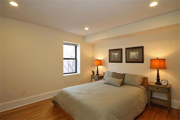 495-497 Beacon Street, Unit 10 Boston, MA 02215 - Photo 14 of 21 a bedroom with a bed and a lamp