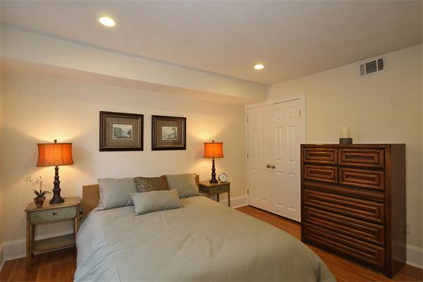 495-497 Beacon Street, Unit 10 Boston, MA 02215 - Photo 15 of 21 a bedroom with a bed and a lamp