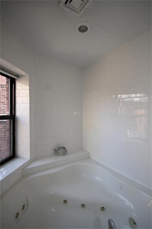 495-497 Beacon Street, Unit 10 Boston, MA 02215 - Photo 18 of 21 a bathroom with a bathtub
