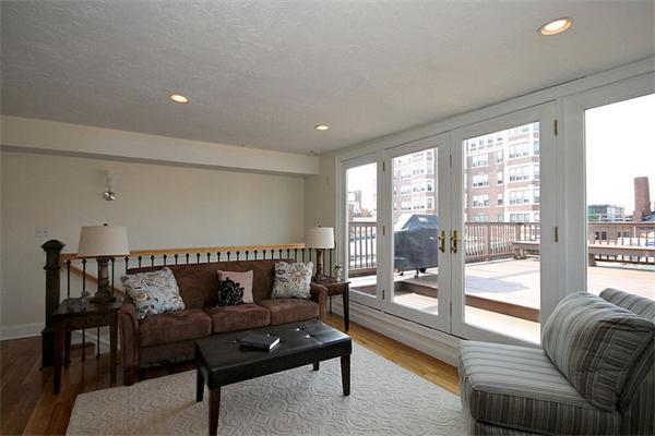 495-497 Beacon Street, Unit 10 Boston, MA 02215 - Photo 7 of 21 a living room with furniture and a large window