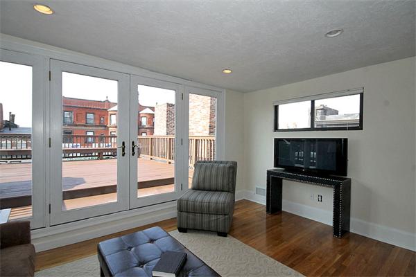 495-497 Beacon Street, Unit 10 Boston, MA 02215 - Photo 8 of 21 a living room with furniture and a flat screen tv