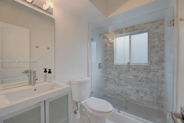 $3,200 | 81 Edgewater Drive, Unit 104, Coral Gables, FL 33133