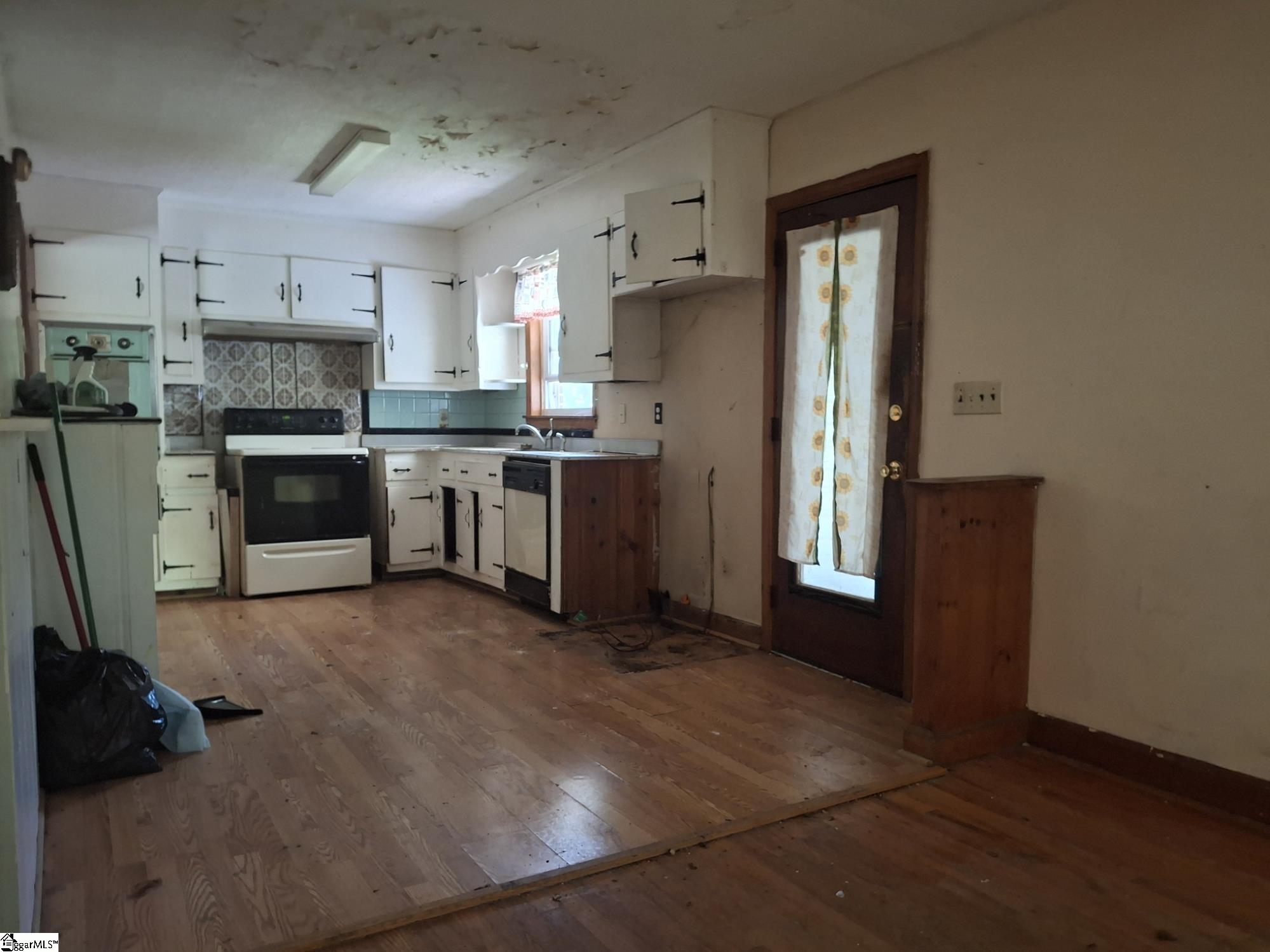 211 Thomas Road Pickens, SC 29671 - Photo 13 of 22 Gallery Image 13
